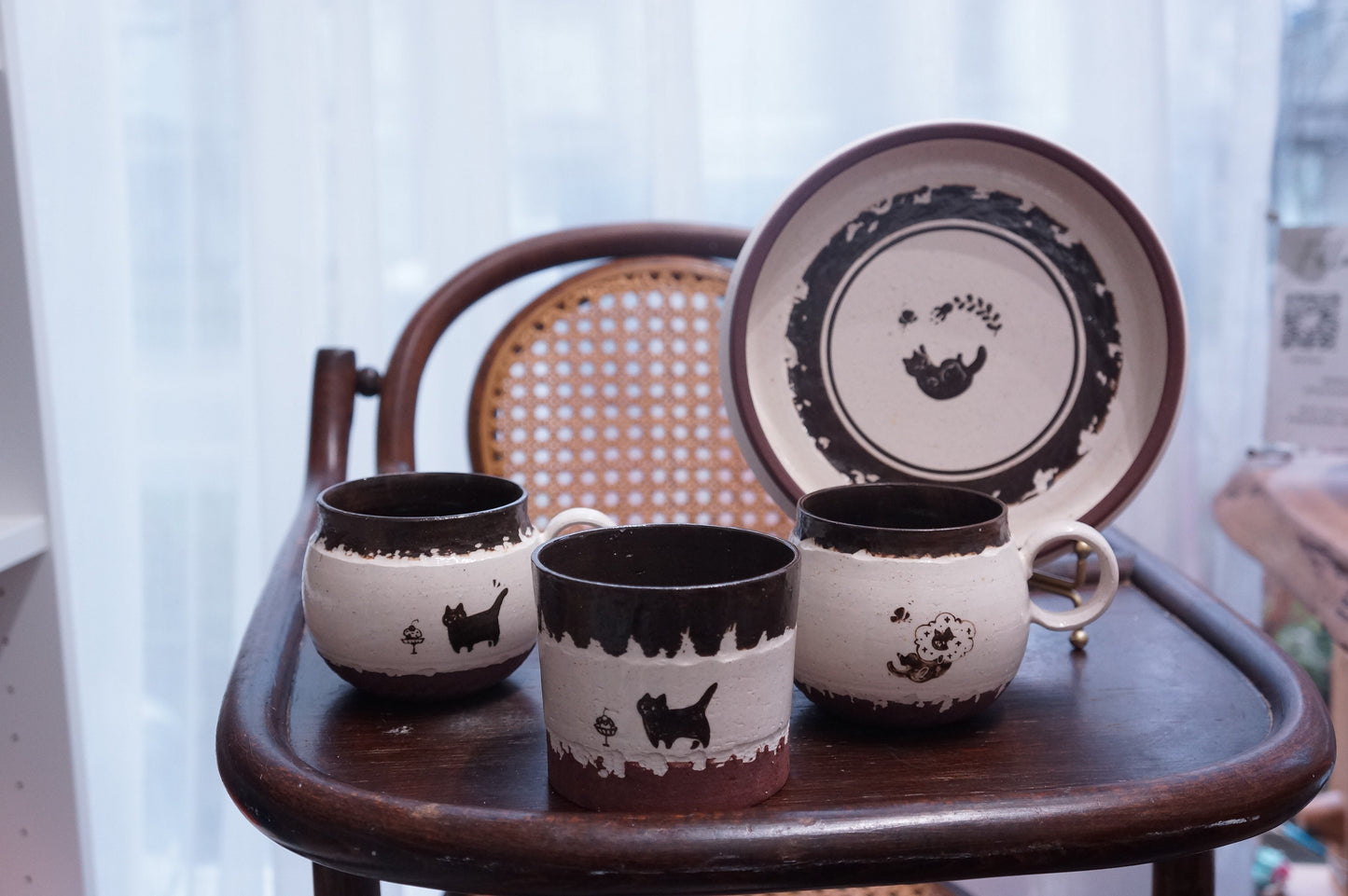 Jingdezhen | Bao's Studio | Round Plate Cat Style