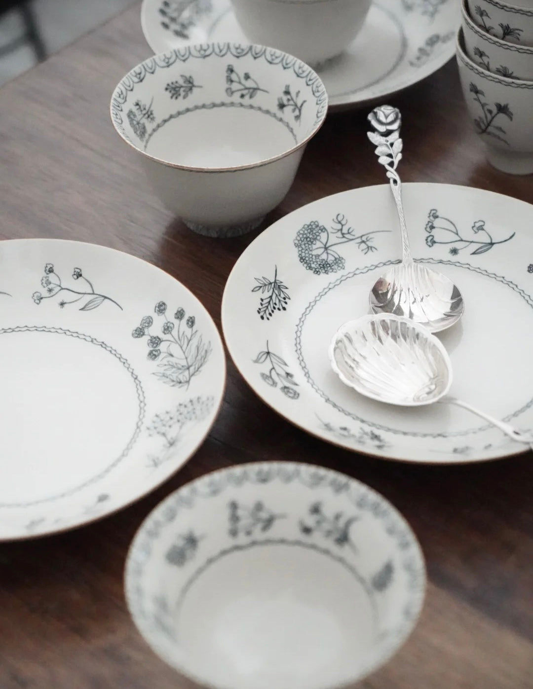 Jingdezhen | Xinying | Handmade Vintage Flowers & Plants Dish Set (Out of Print)