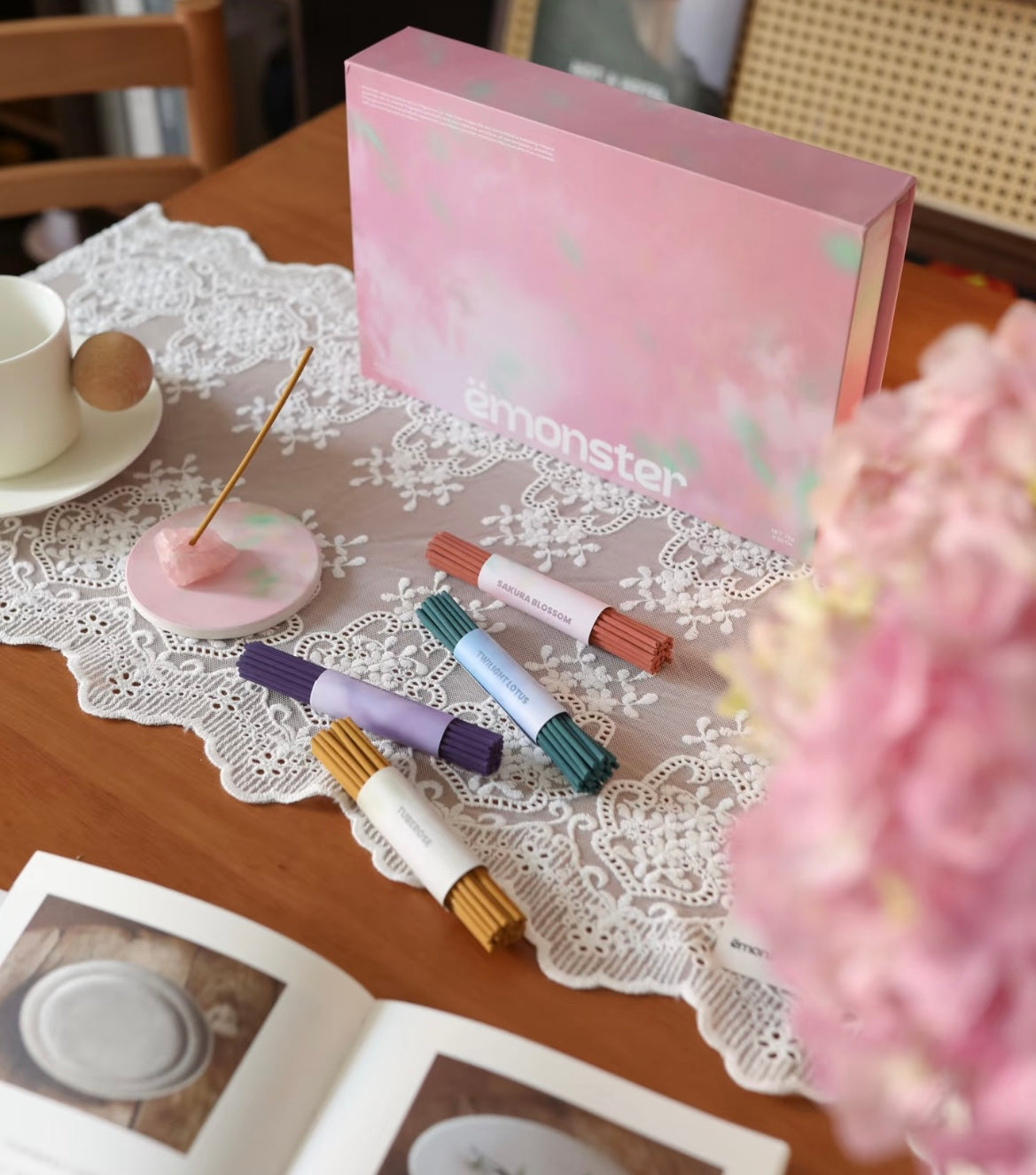 Encens Emonster - Coffret cadeau de 120 bâtonnets - Éclat de fleurs