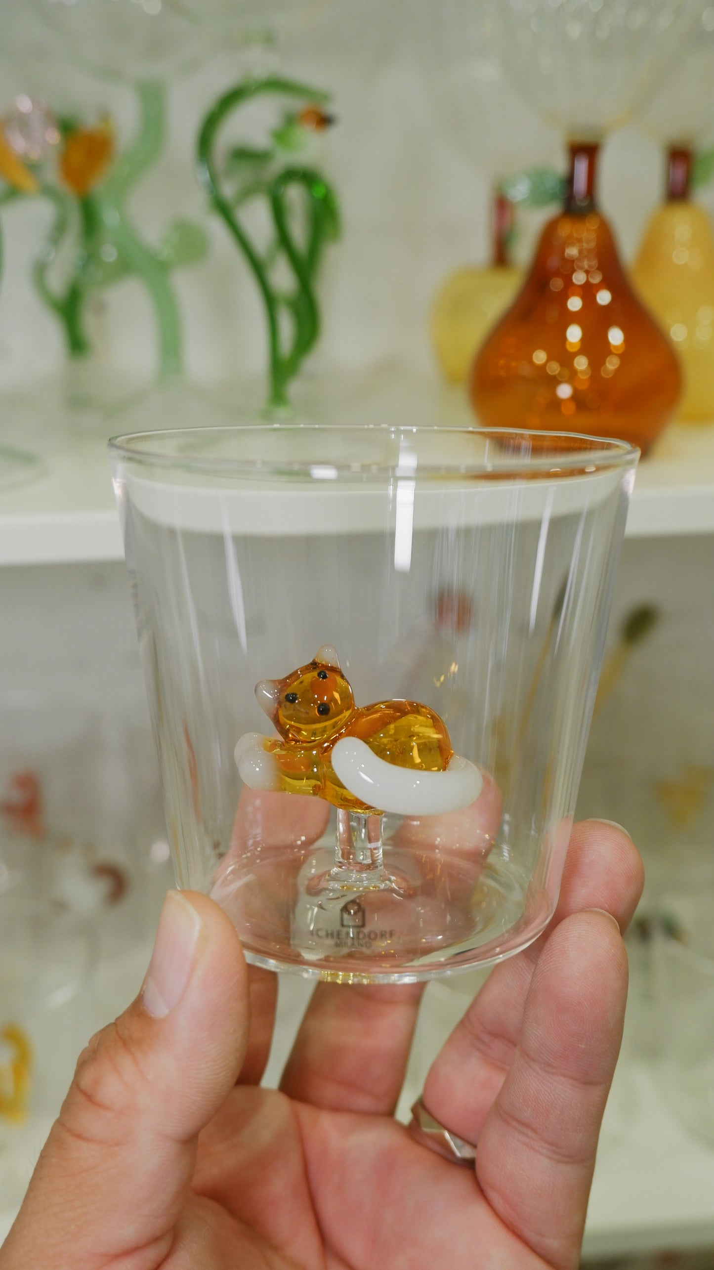 Ichendorf Milano | Lying Amber Cat with White Tail Tumbler