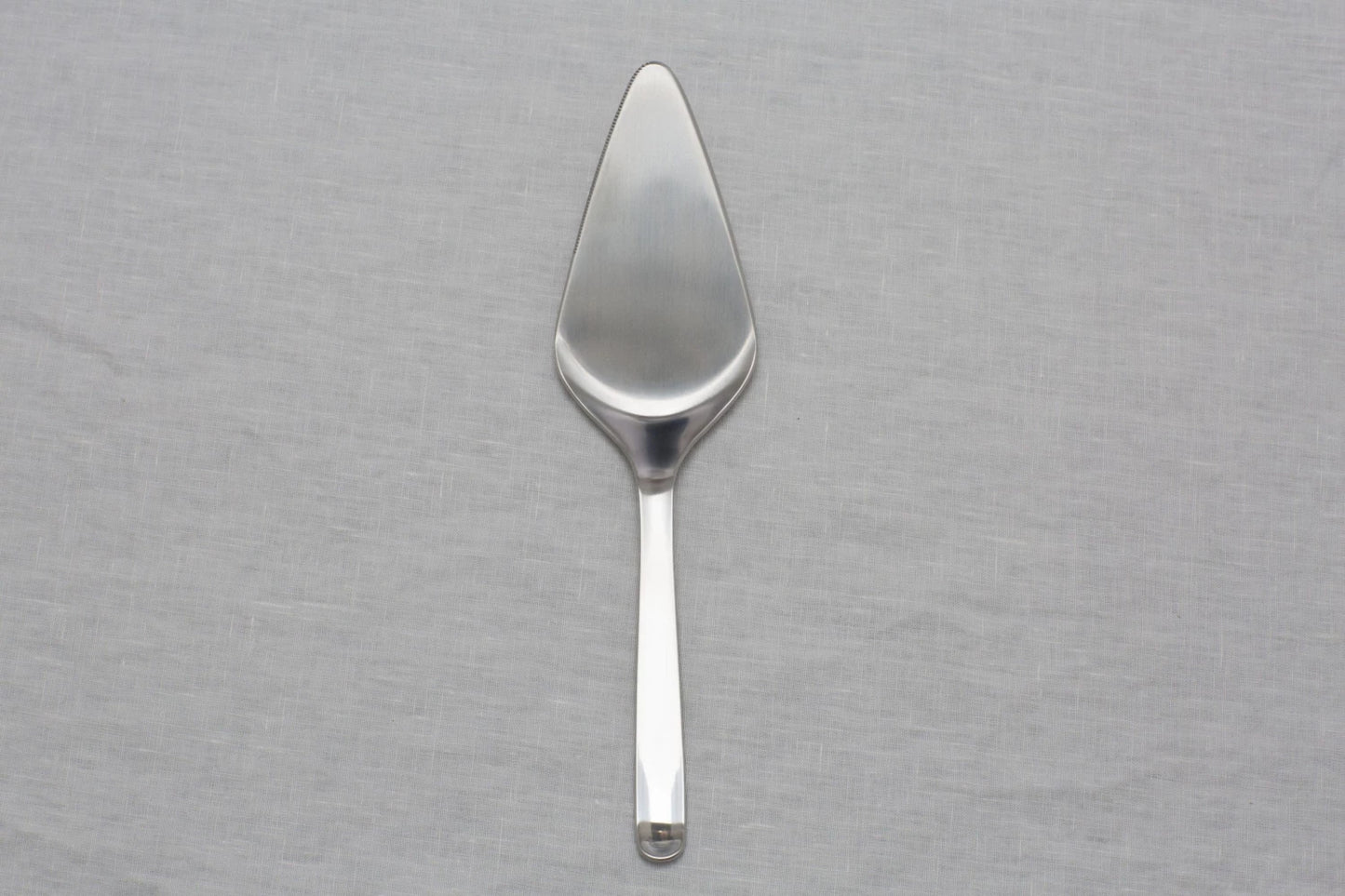 Yanagi Sori Designer |  Stainless Steel Cake Server