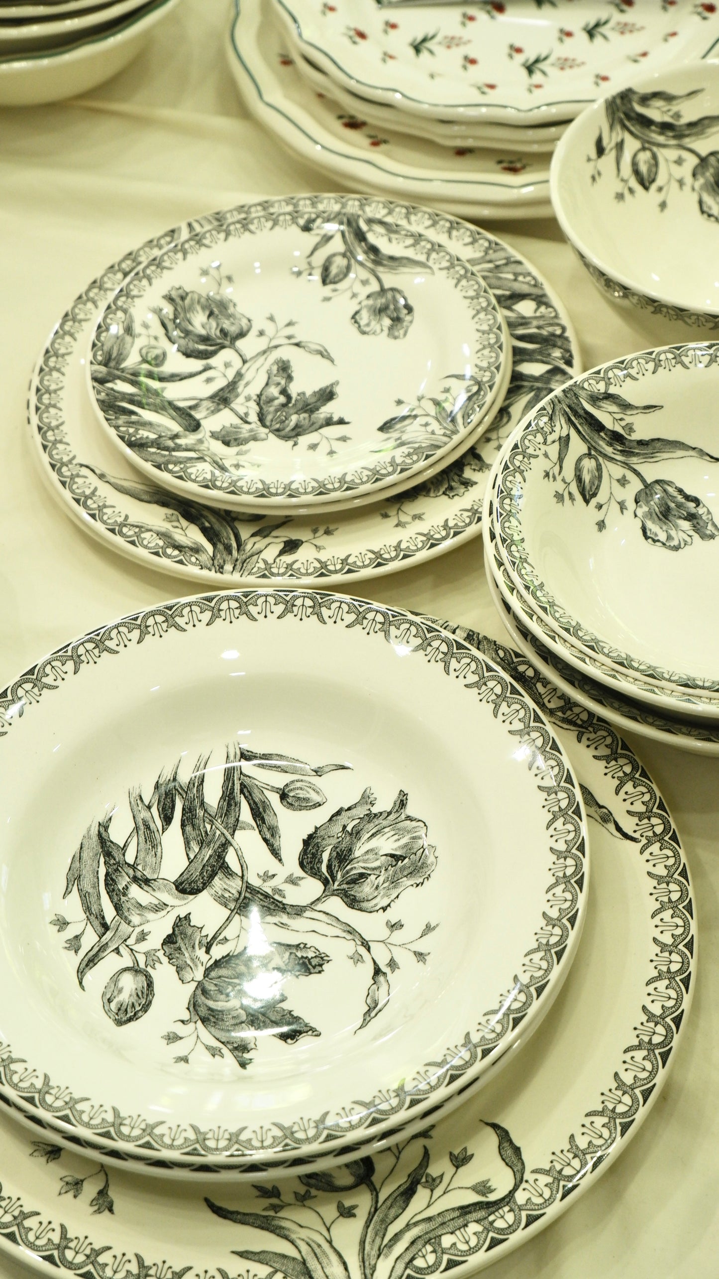 Gien Tulipes | Dinner Plate