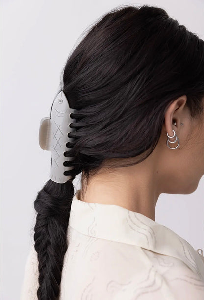 Winona Irene｜Herring Claw - Silver Fish Acetate Hair Clip