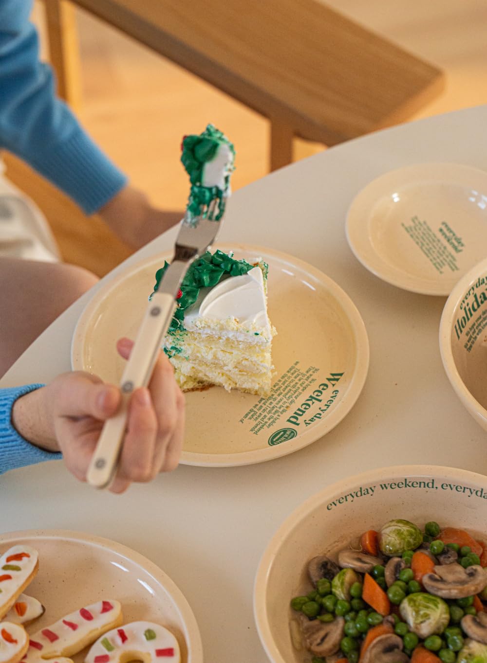 Momur Weekend 4 Holiday Plate Butter Green