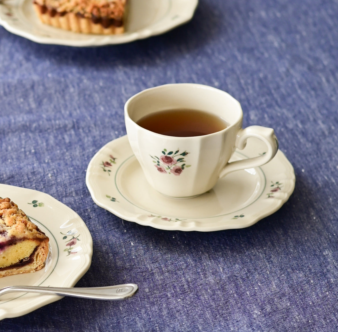 Studio M' | Rosier Flower Plate - Small/Cup Saucer