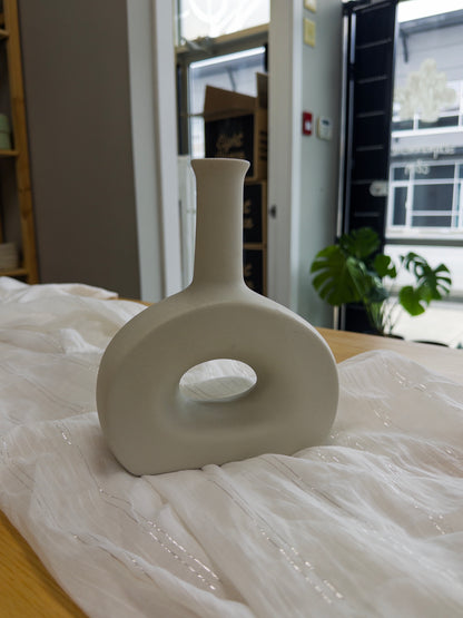 Vase en céramique style arche