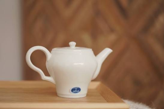Studio M - Jasmine Teapot