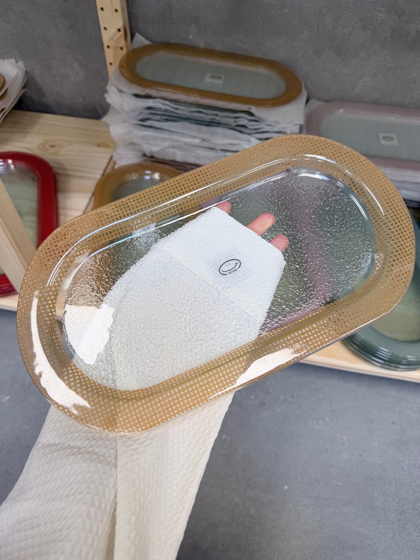 Eding | Plateau long ovale en verre Checky