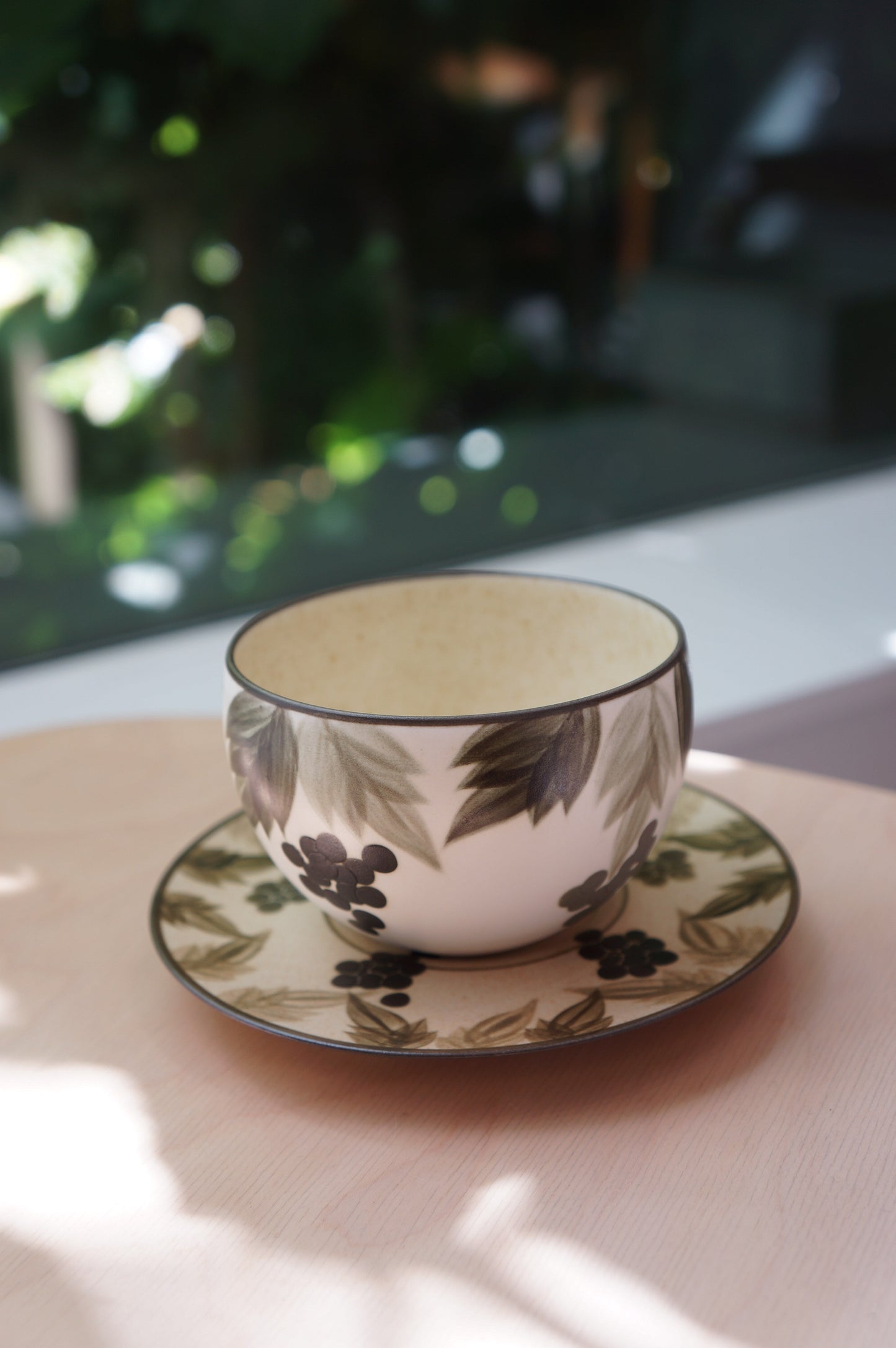 Jingdezhen | Sishuang | Grapes Egg Latte Cup & Saucer - Green