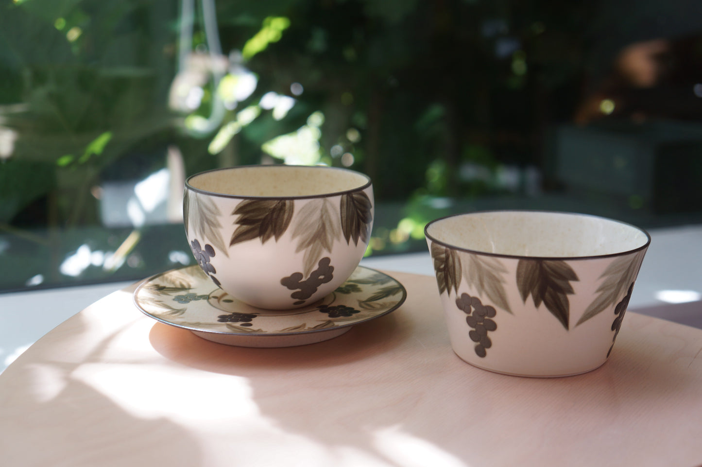 Jingdezhen | Sishuang | Grapes Egg Latte Cup & Saucer - Green