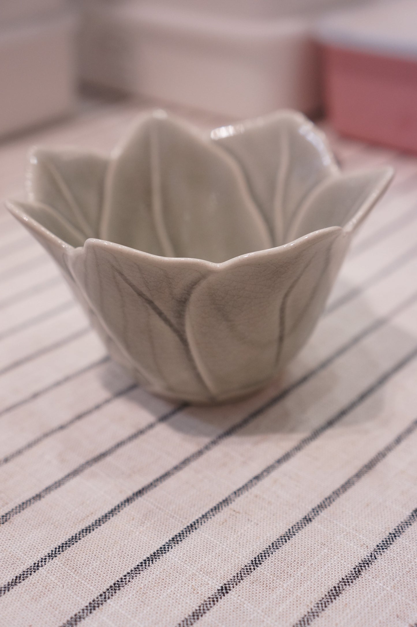 Seto Ware | Flower Bowl - Grey Lily