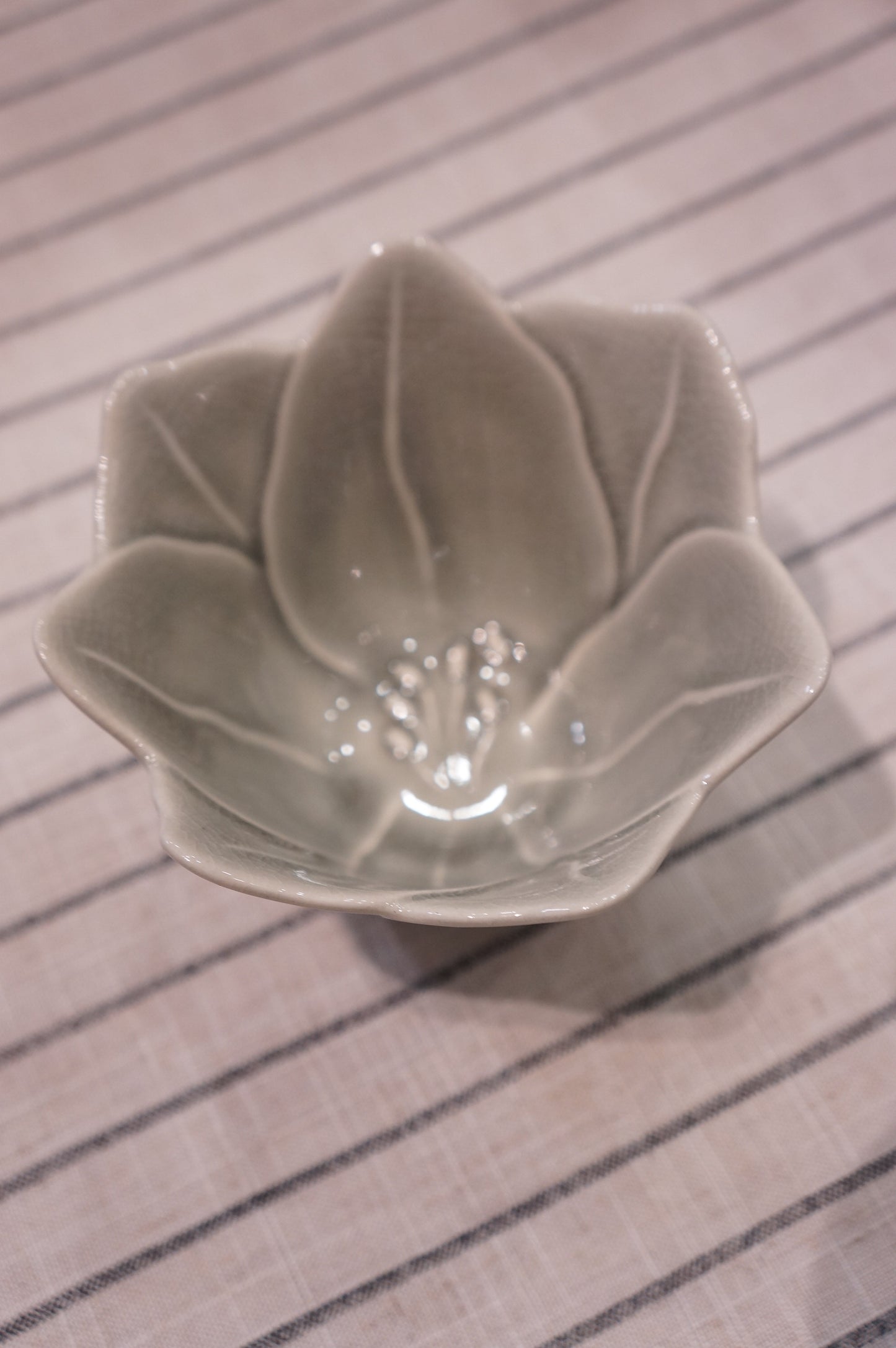 Seto Ware | Flower Bowl - Grey Lily