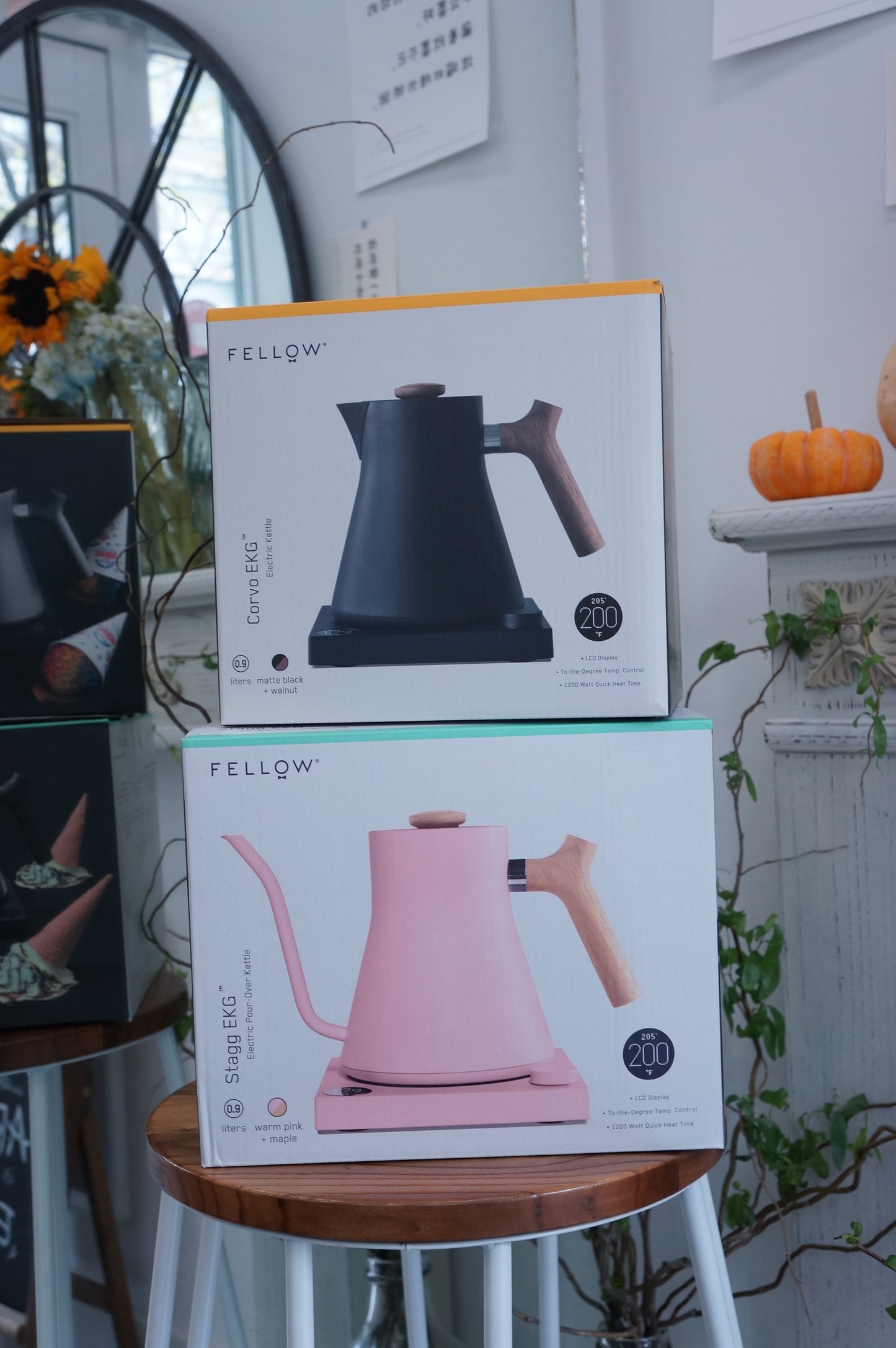 Fellow | Stagg EKG Pour Over Kettle - Electric Version Matte Black + Maple