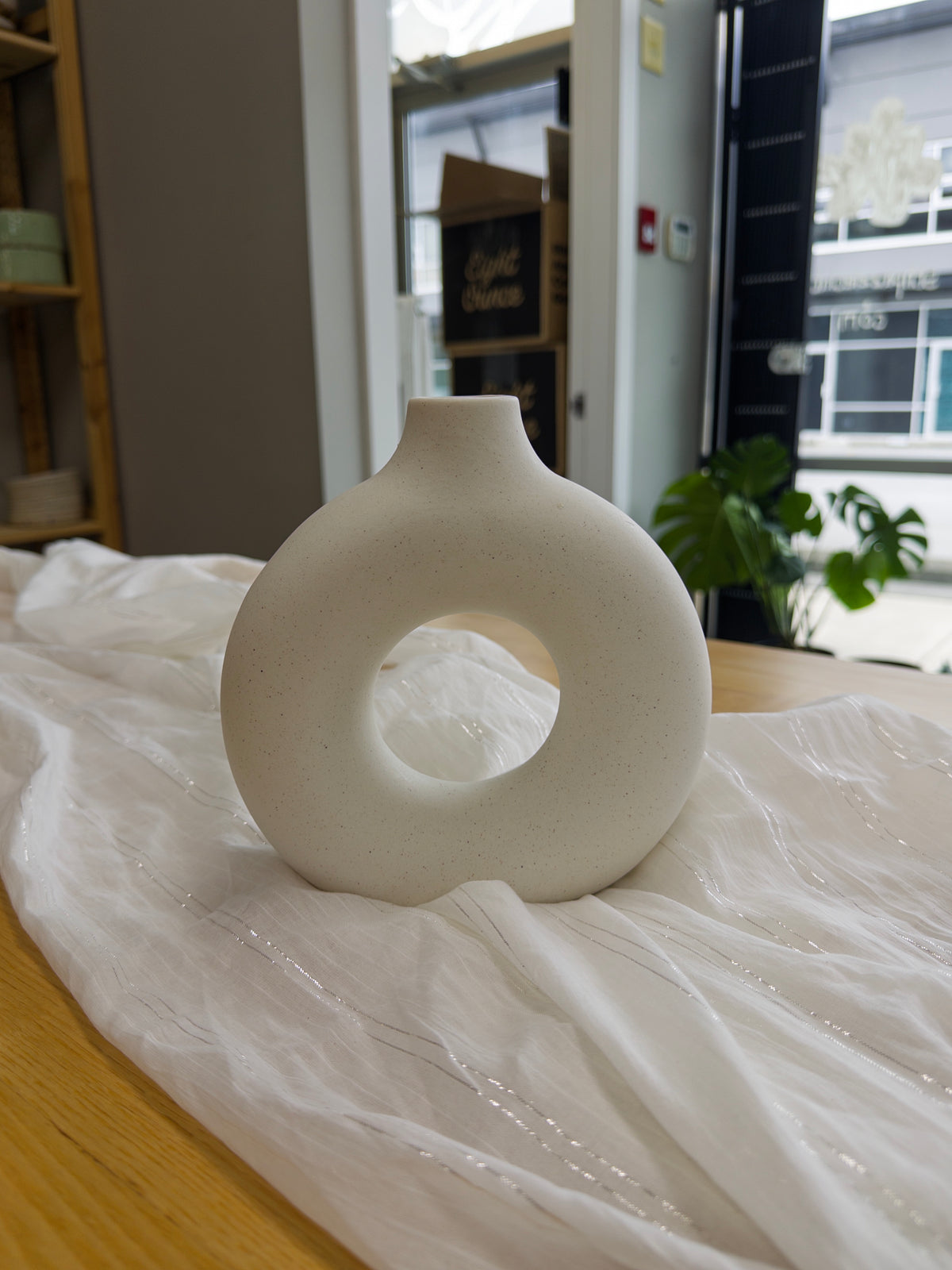 Vase en céramique style donut