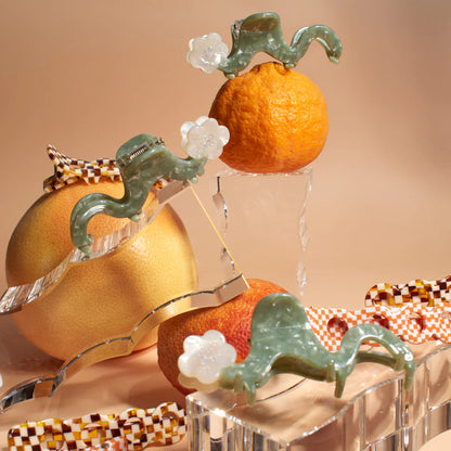 Winona Irene｜Orange Bloosom Claw