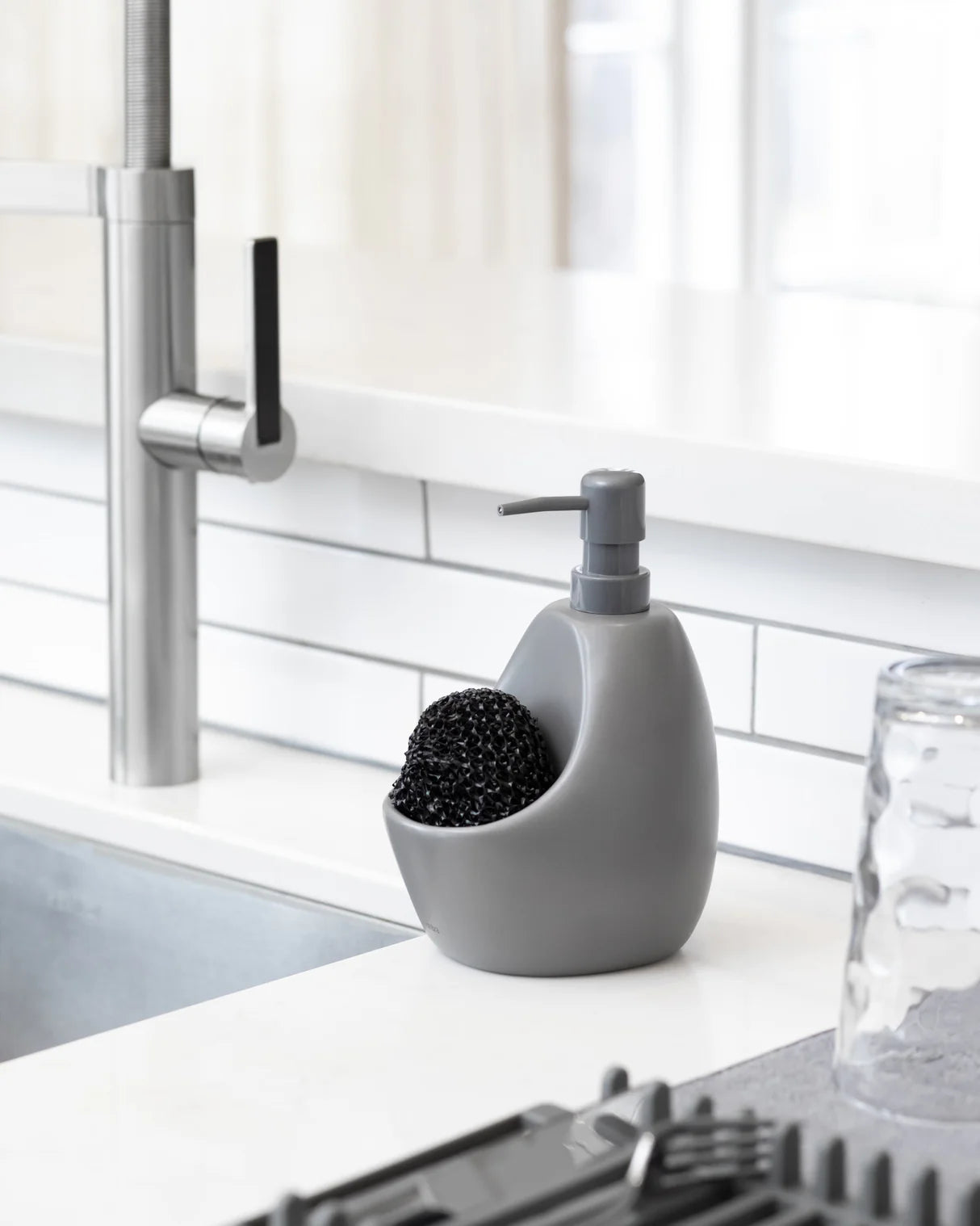 Umbra | Joey Soap Pump & Scrubby